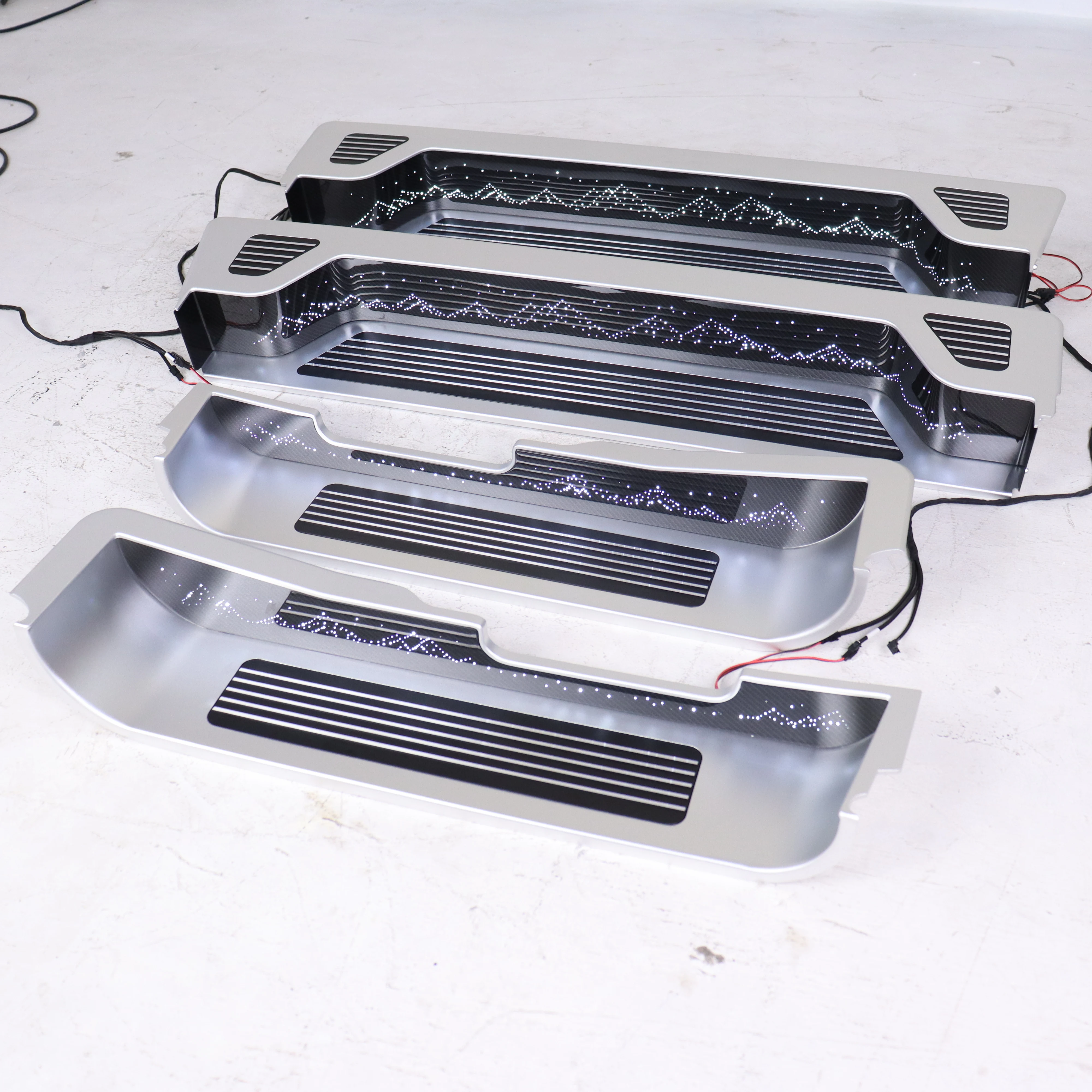 Kaki Papan Cetakan Dekoratif Interior Mewah Pedal Empat Pintu untuk Kit Interior Karnaval Kia