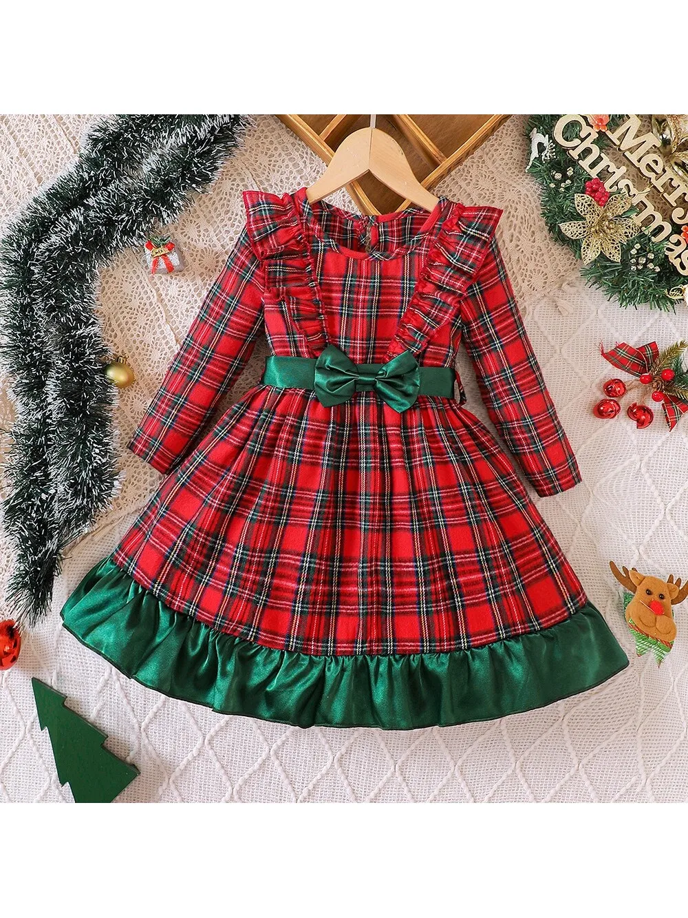 Girls' Christmas style dress with red checkered long sleeved skirt, big children's fashionable green bow, green skirt hem
