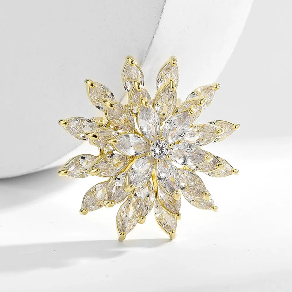 

Women Brooch Vintage Crystal Sunflower Lapel Pins Exquisite Copper Rhinestone Badge Casual Office Accessories Luxury Jewelry