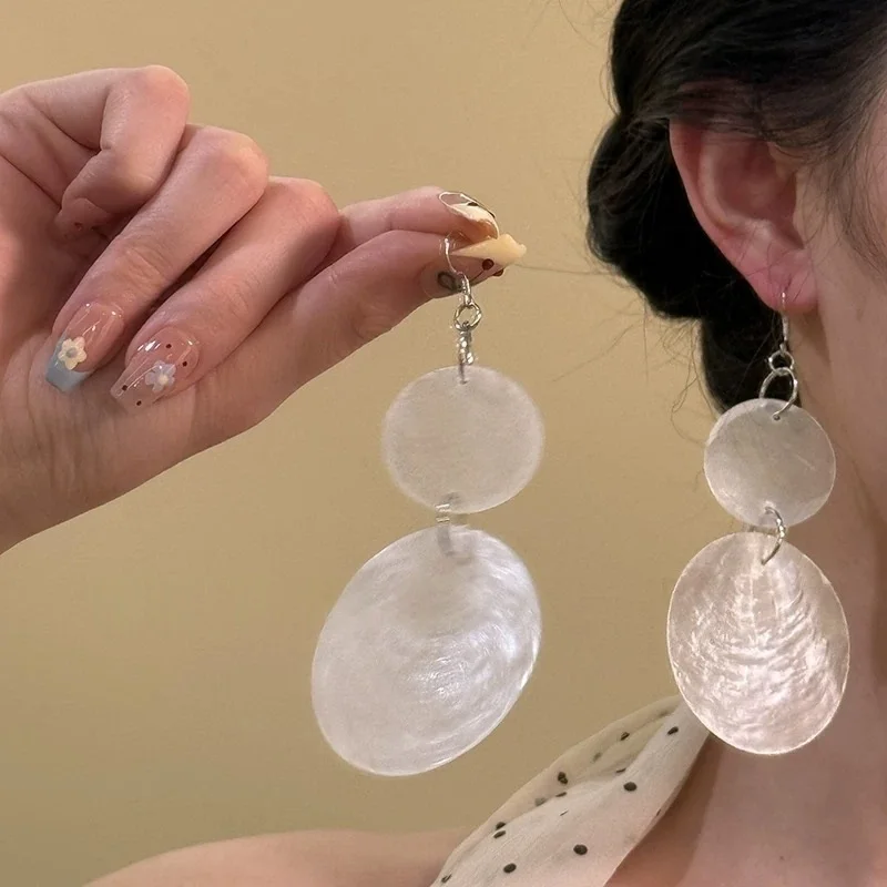 Exaggerated Shell Earrings Unique Geometric Circular Pendant Earrings for Women Bohemian Beach Vacation Style Ear Jewelry