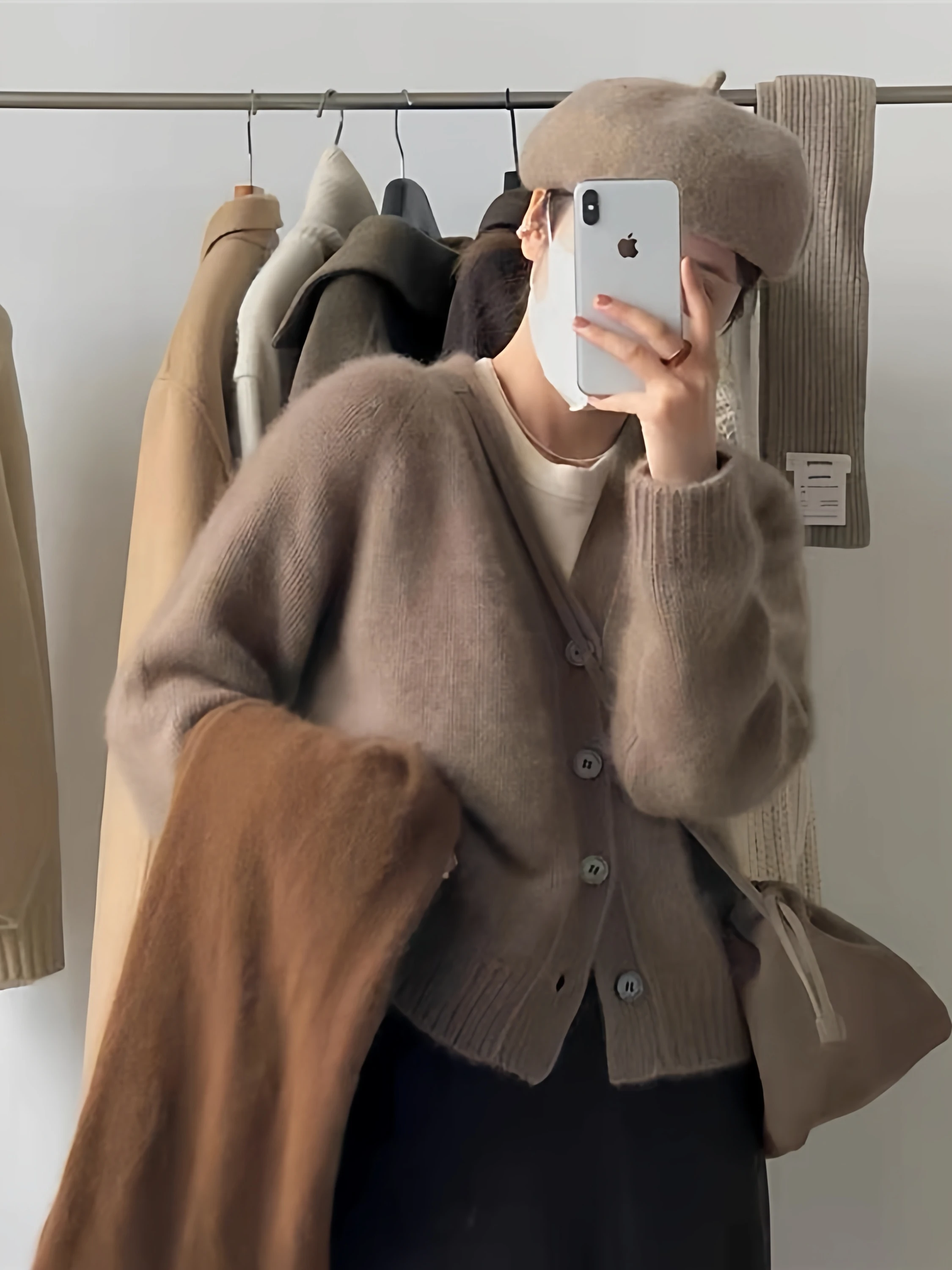 V-neck 100% pure cashmere cardigan women's milk tea with loose knit jacket outside.