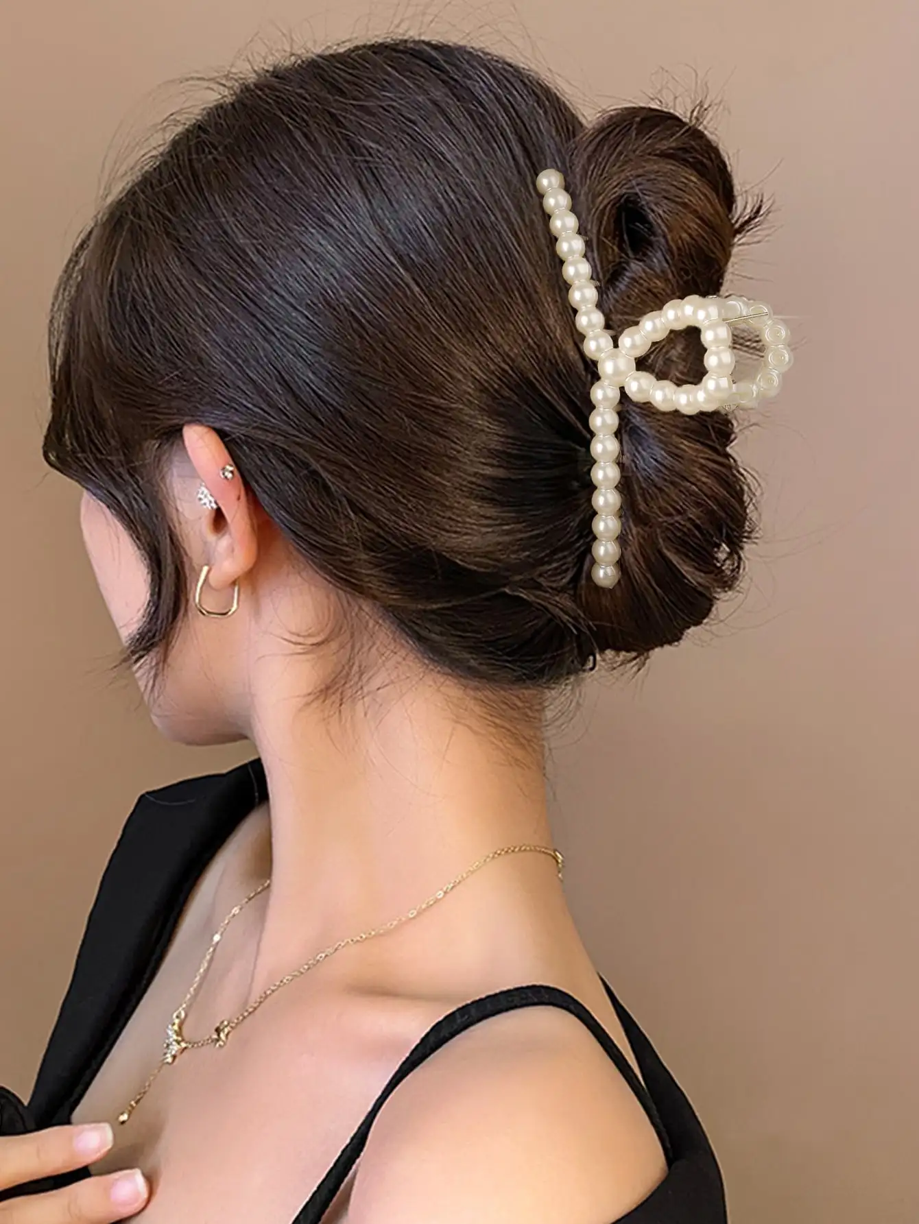 

1Pcs Large Pearl Hair Claw Clips,White Thick Long Jaw Clips Barrettes Hair Accessories for Women and Girls