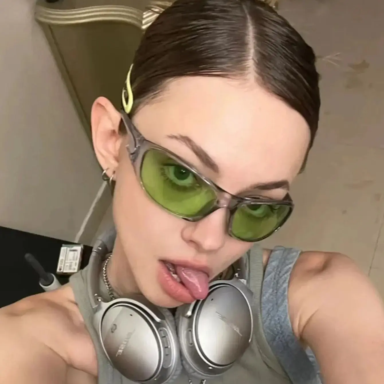 1 Stück 2024 Y2K Mehrfarbige Sonnenbrille für Damen, Punk-Mode Vintage Kleine Rahmenbrille Strand-Accessoires für Damen Brillen