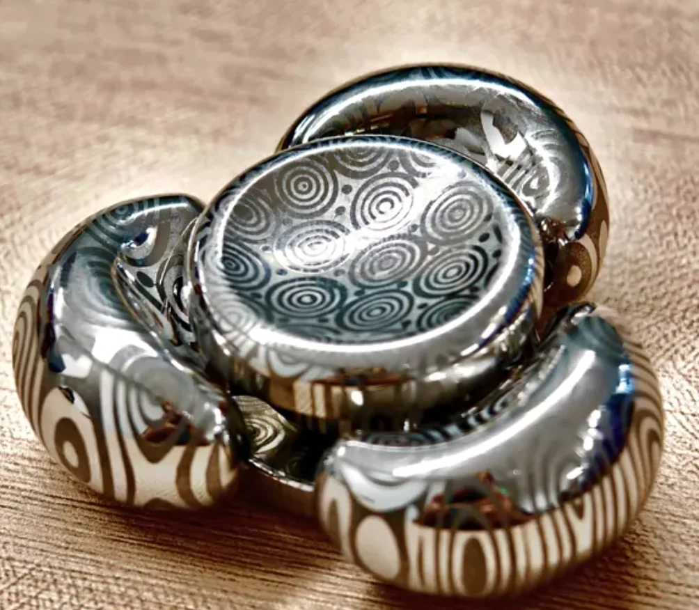 Used EDC Wanjie EDC Three Eggs Sandan Damascus Spinner Fingertip Gyroscope Decompression Toys
