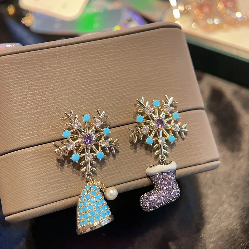 Gorgeous and Exquisite Style Gold Color Inlaid Multicolored Zircon Snowflake Boot Pendant UNISEX Christmas Eve Party Earrings