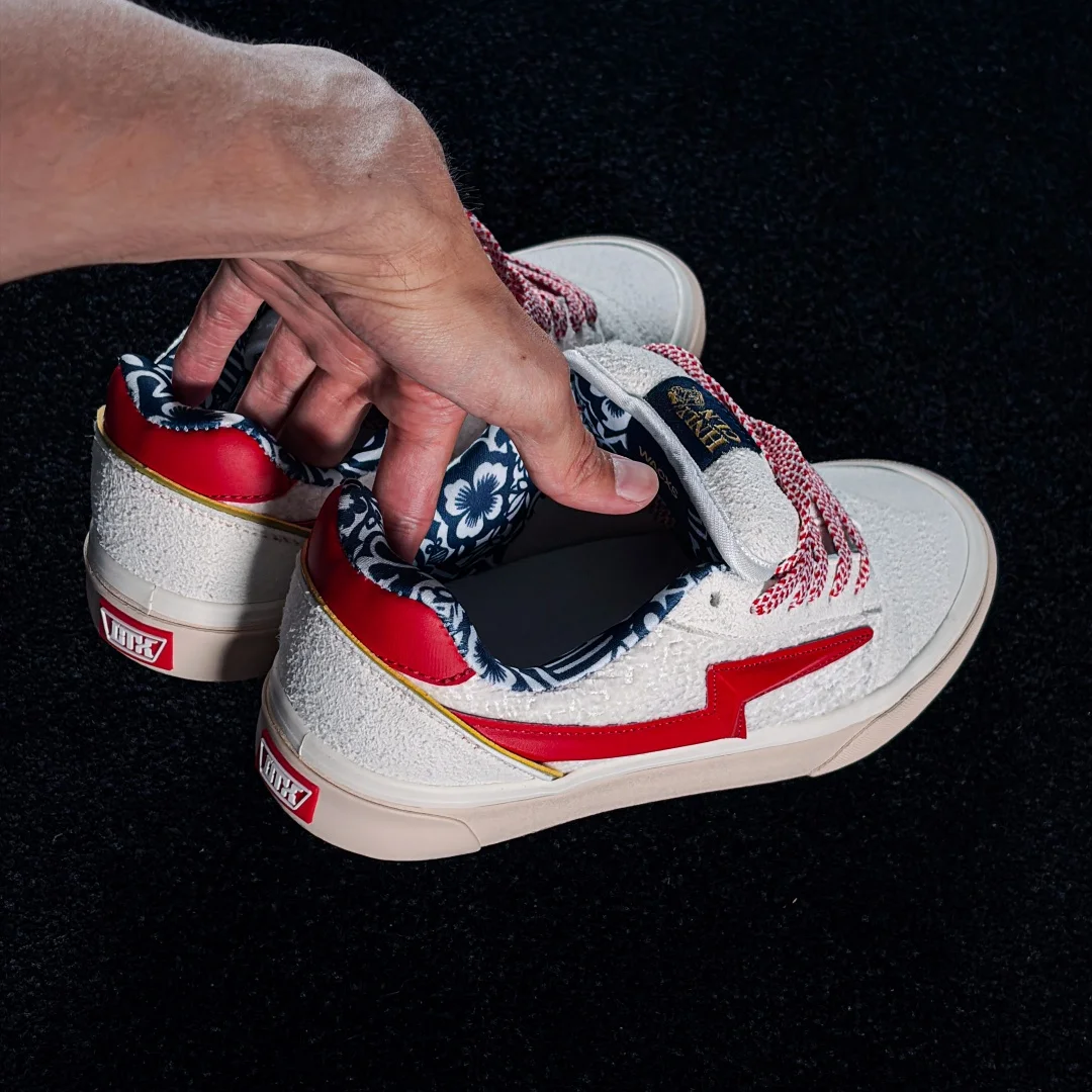 Red White Embroidered Skate Shoes, Lightning Chunky Bread Sneakers, Breathable Wear-resistant American Street Fashion Casual Sho