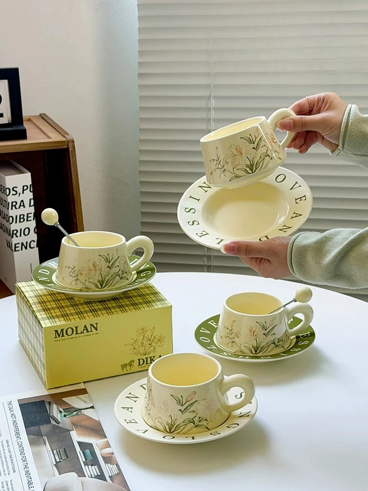 

PYH retro coffee cup saucer exquisite mug ceramic office flower tea cup saucer female birthday gift box