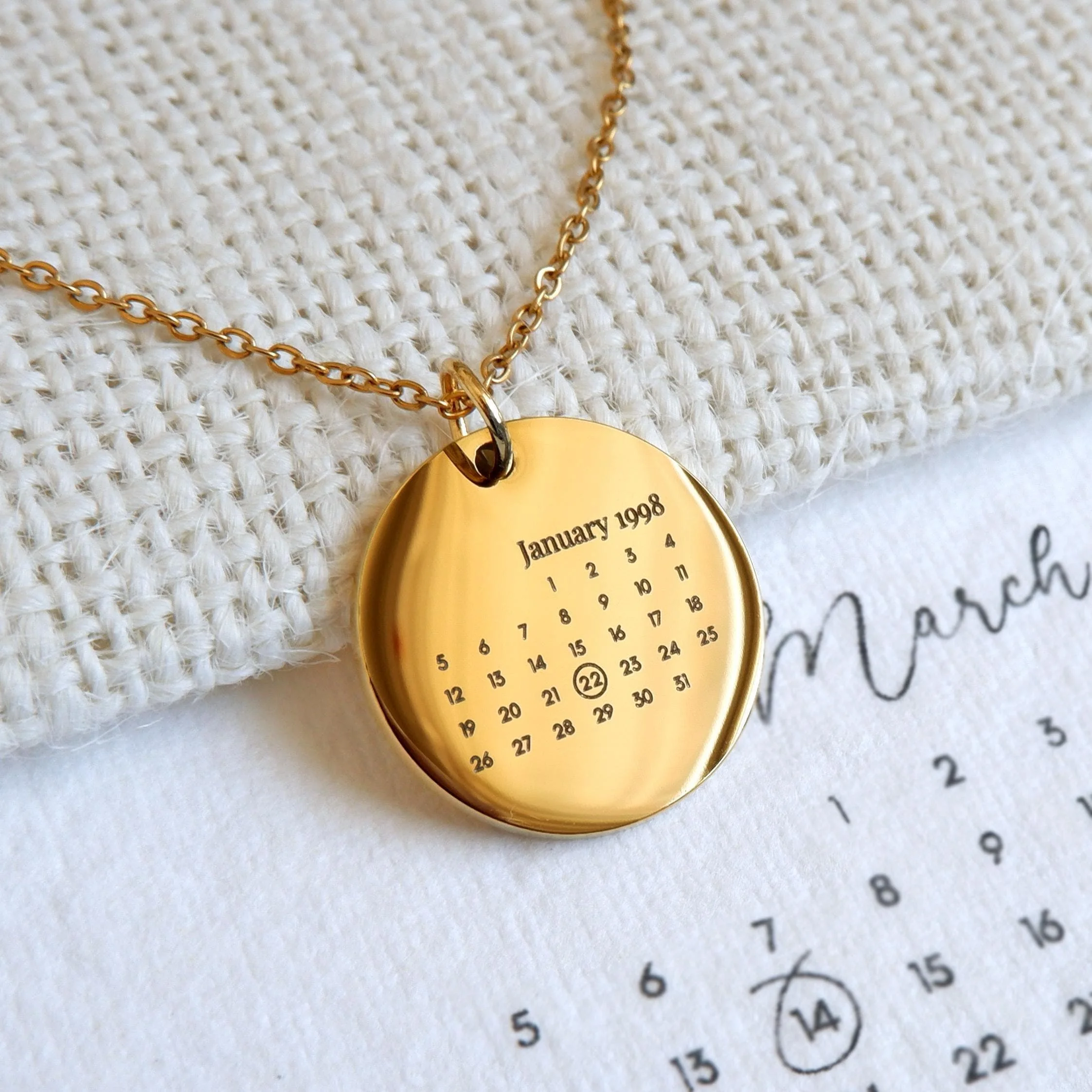 

Персонализированное ожерелье-календарь, ожерелье с датой свадьбы с гравировкой, подарок на годовщину для нее, подарок на день рождения