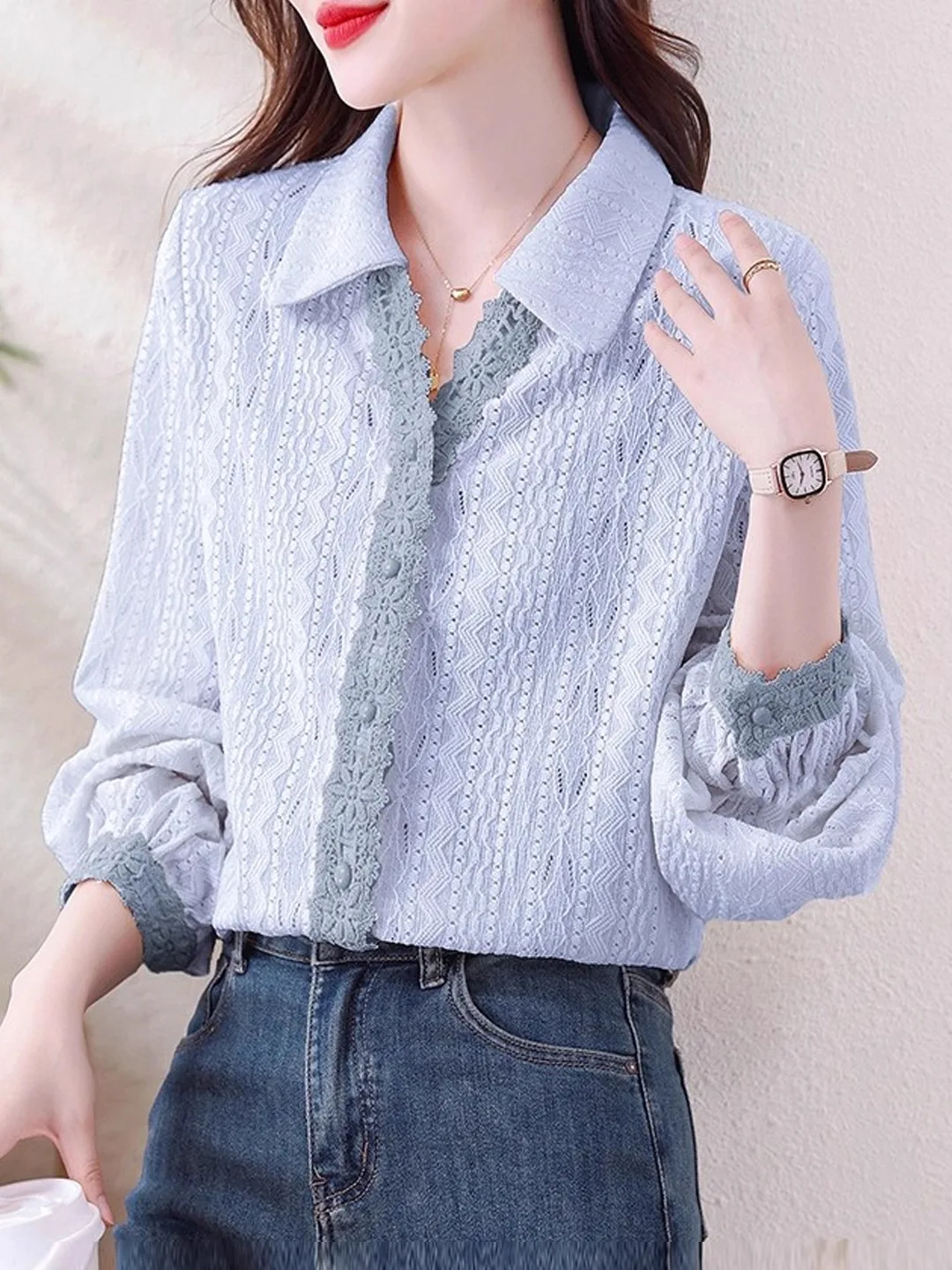 

French Sle Lace Hollow Long Sve irt Women's Loose Slimming Top Fall 2025 New Flip Collar European Faion Blouse