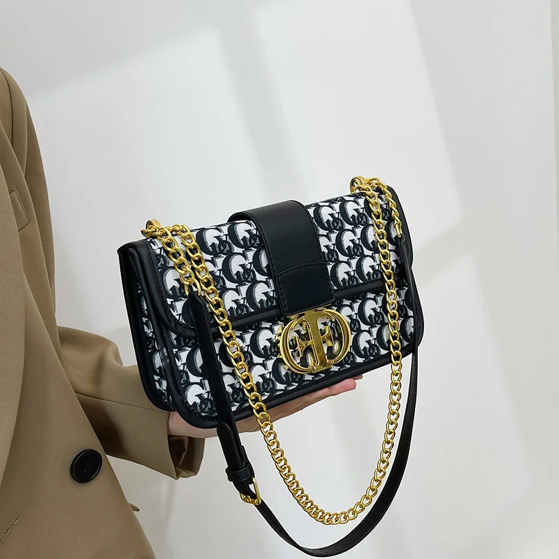 

High- End Light Luxury Women's Shoulder/Crossbody Bag - 2026 Fashionable Small Square with Cover Hardware Lock and Quality Chain