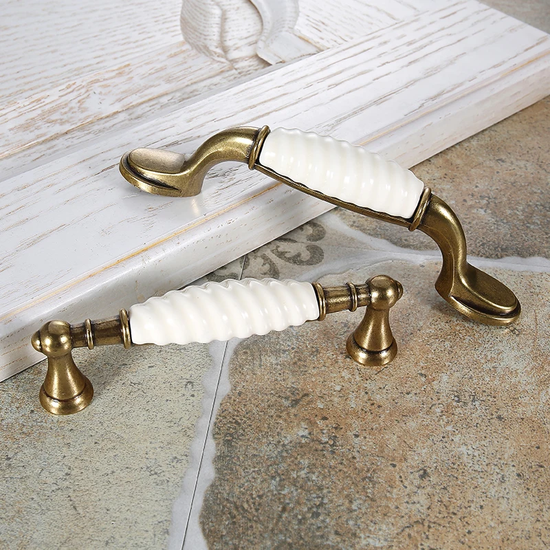 YM الطباعة الأوروبية السيراميك مقبض خزانة حديثة مقابض باب خزانة الملابس الكلاسيكية الذهب زهرة المقابض مقبض حديقة تسحب 7015