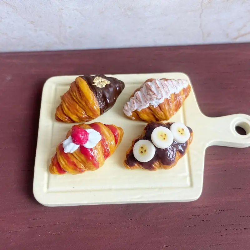 1Pcs Miniature Berry Ice Cream Thick Cut Toast Model Toy Fruit Bread Food Accessory for Dollhouses DIY Decoration Kids Gift