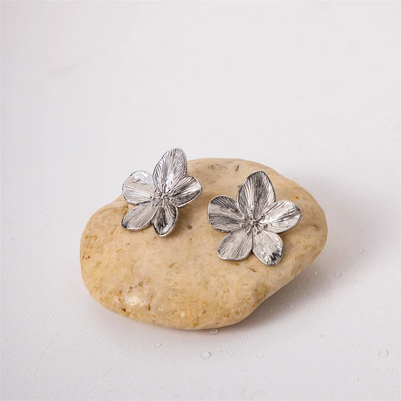 Stylish Vintage Flower Stud Earrings Gold Color Stainless Steel for Women Fashion Exaggerated Party Jewelry Gifts