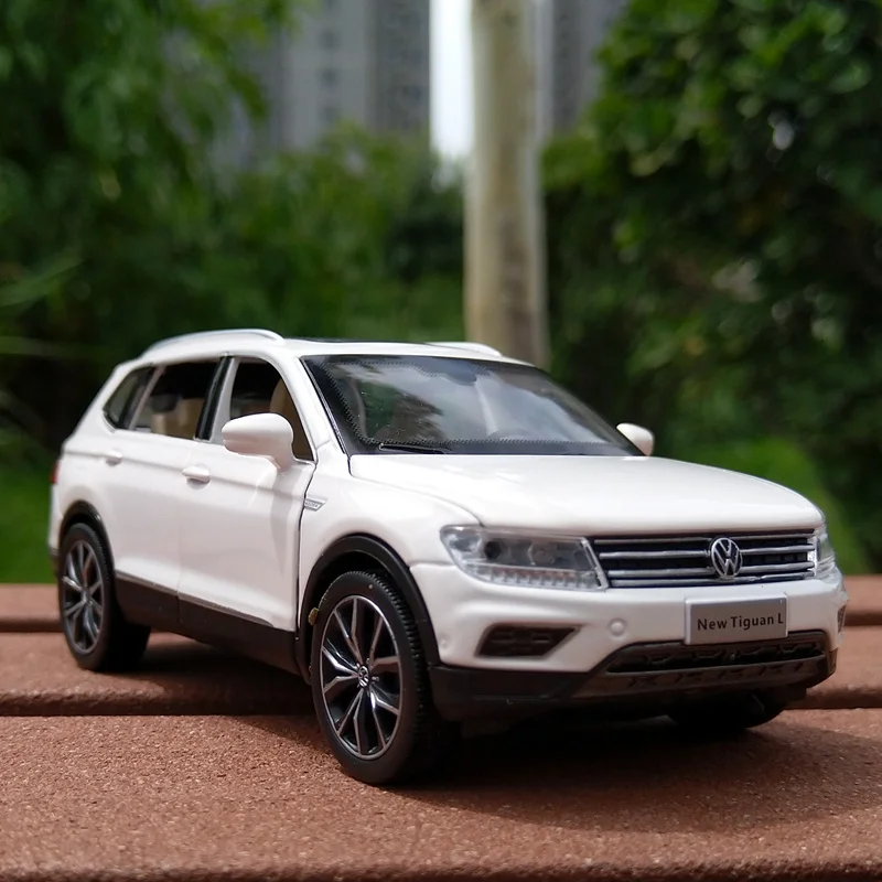 Tiguan SUV modelo de coche de aleación, juguete de fundición de Metal fundido a presión, sonido y luz, vehículo de juguete para niños, 1:32