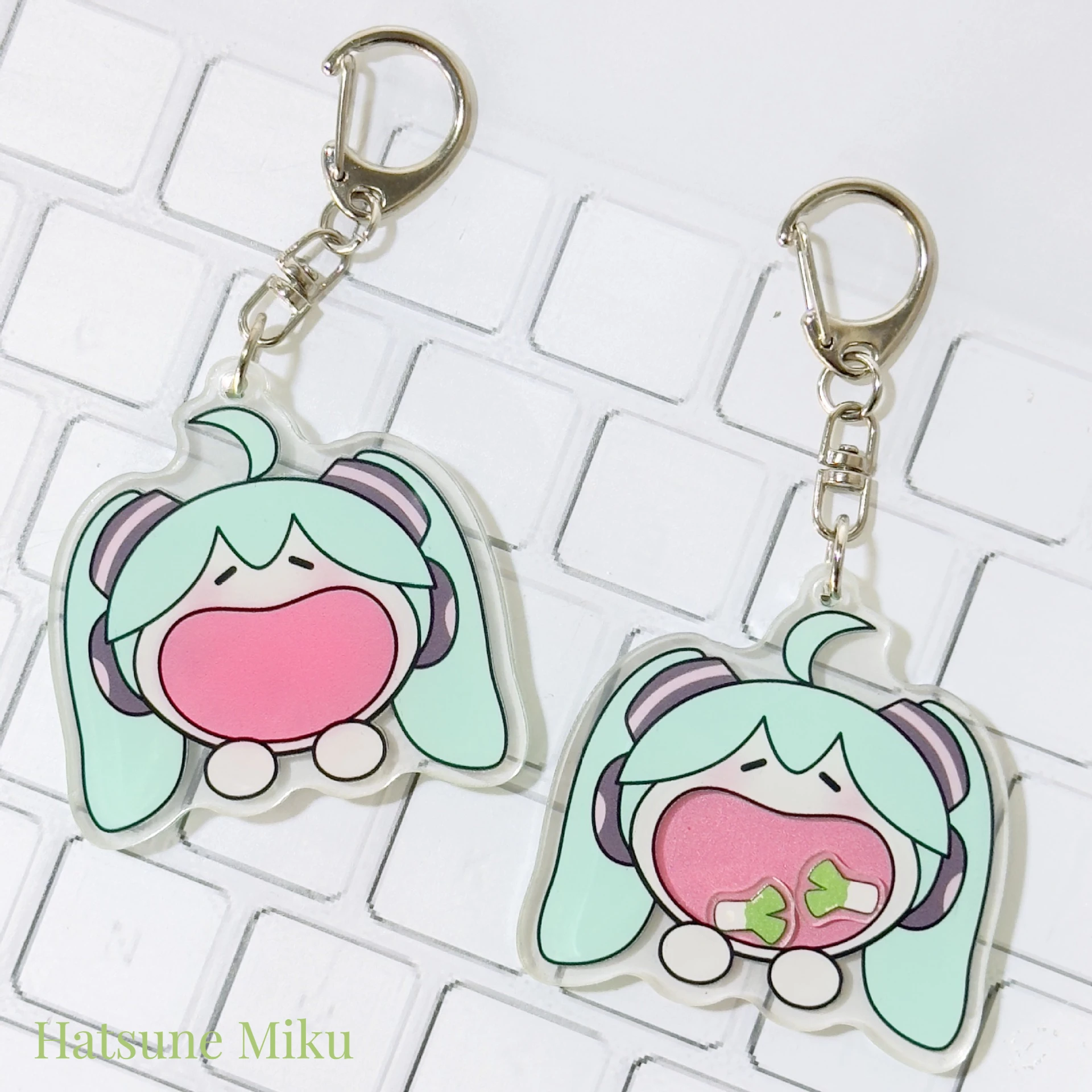 

Hatsune Miku Anime Green Onion Shaker Game Keychain Acrylic Cute Cartoon Figure Bag Charms Key Ring Pendant Fans Gift Fashion