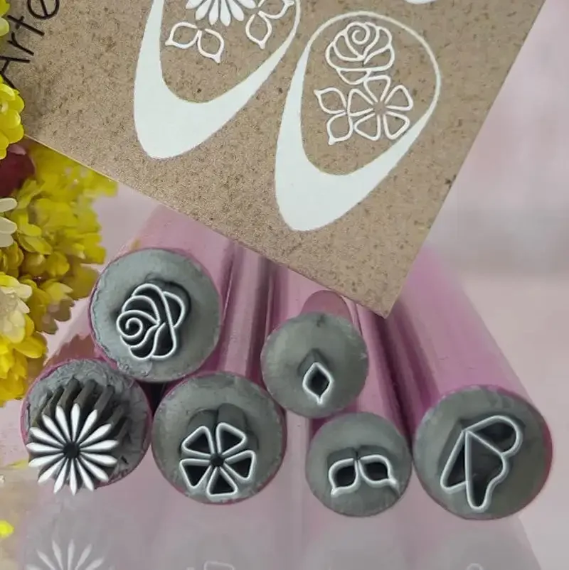 Nuova penna per timbri per Nail Art portatile ad asciugatura rapida Set di timbri per Nail Art timbro per incisione per unghie modello di cartone