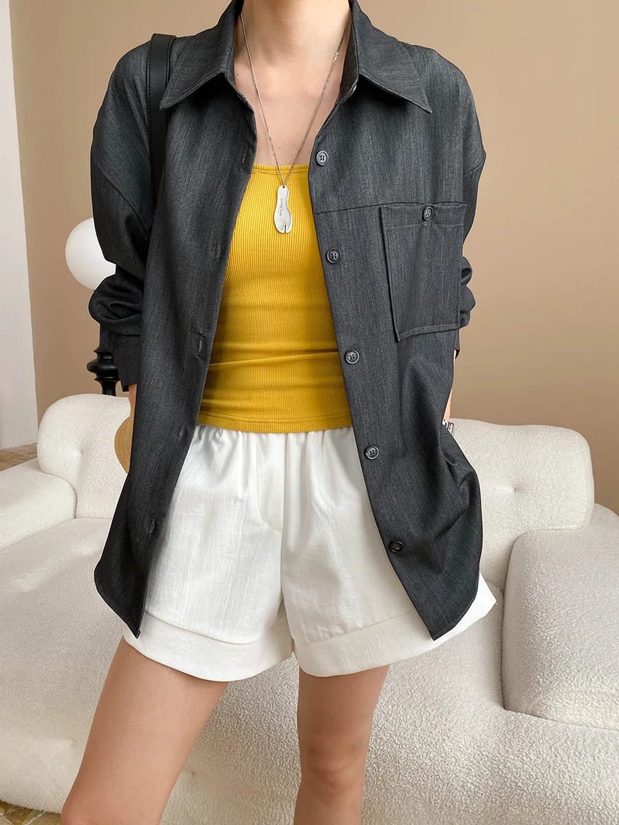 Camicia ampia con decorazione tascabile a maniche lunghe con risvolto tinta unita casual da donna primaverile
