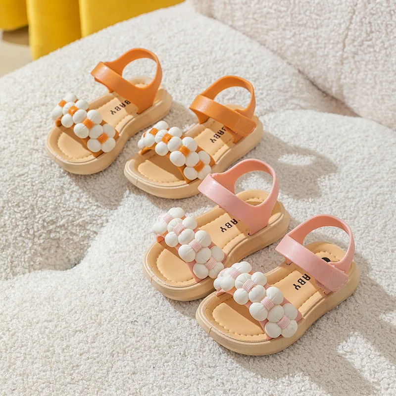 Pantofole per bambini di nuova moda estate ragazze fiori bagno casa scarpe da spiaggia antiscivolo indossabili sandali con fibbia per bambini con