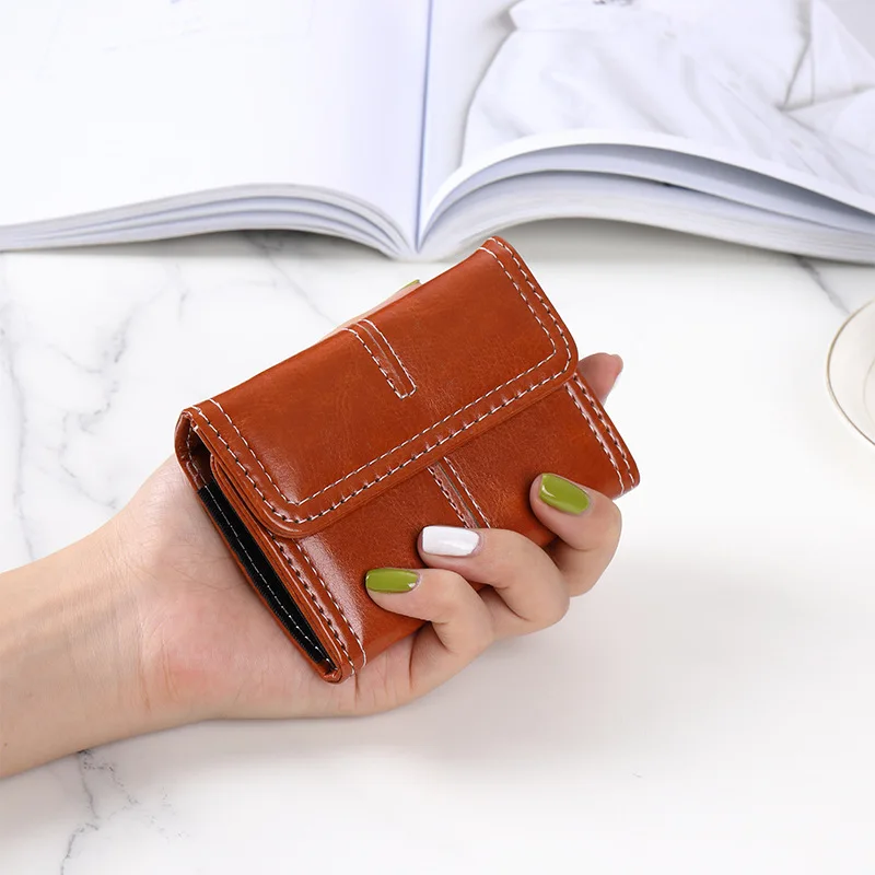 Retro PU Couro Mulheres Curto Carteira Titular do Cartão de Grande capacidade Mini Buckle Purse para Homens Coin Purses Portable Moda Clutch