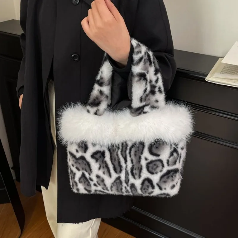 Graceful Timeless Diaper Bag One Shoulder Mom Travel Baby Care Exquisite Stylish Sleek Versatile Chic Practical 2025 New
