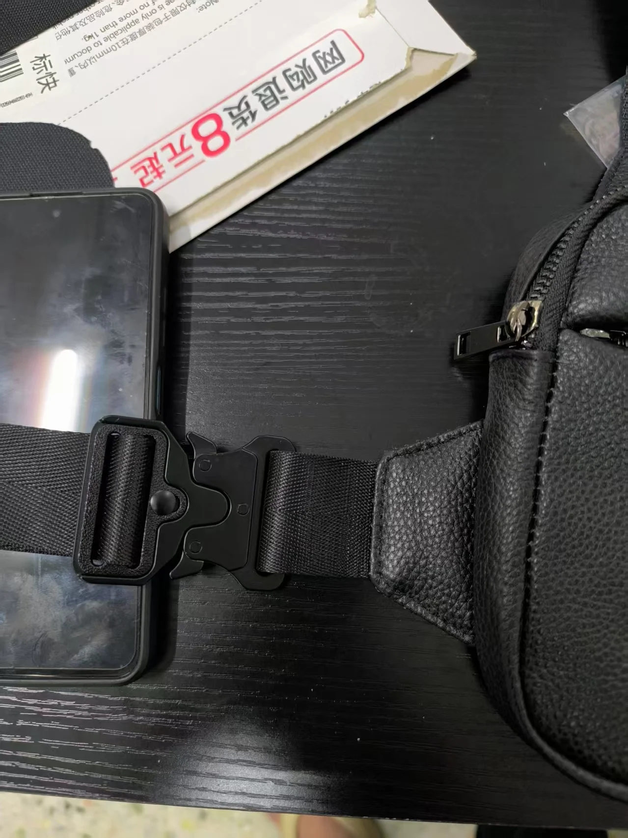 

Men's casual leather crossbody bag, adjustable encrypted shoulder strap, top layer cowhide material, can block signals to preven