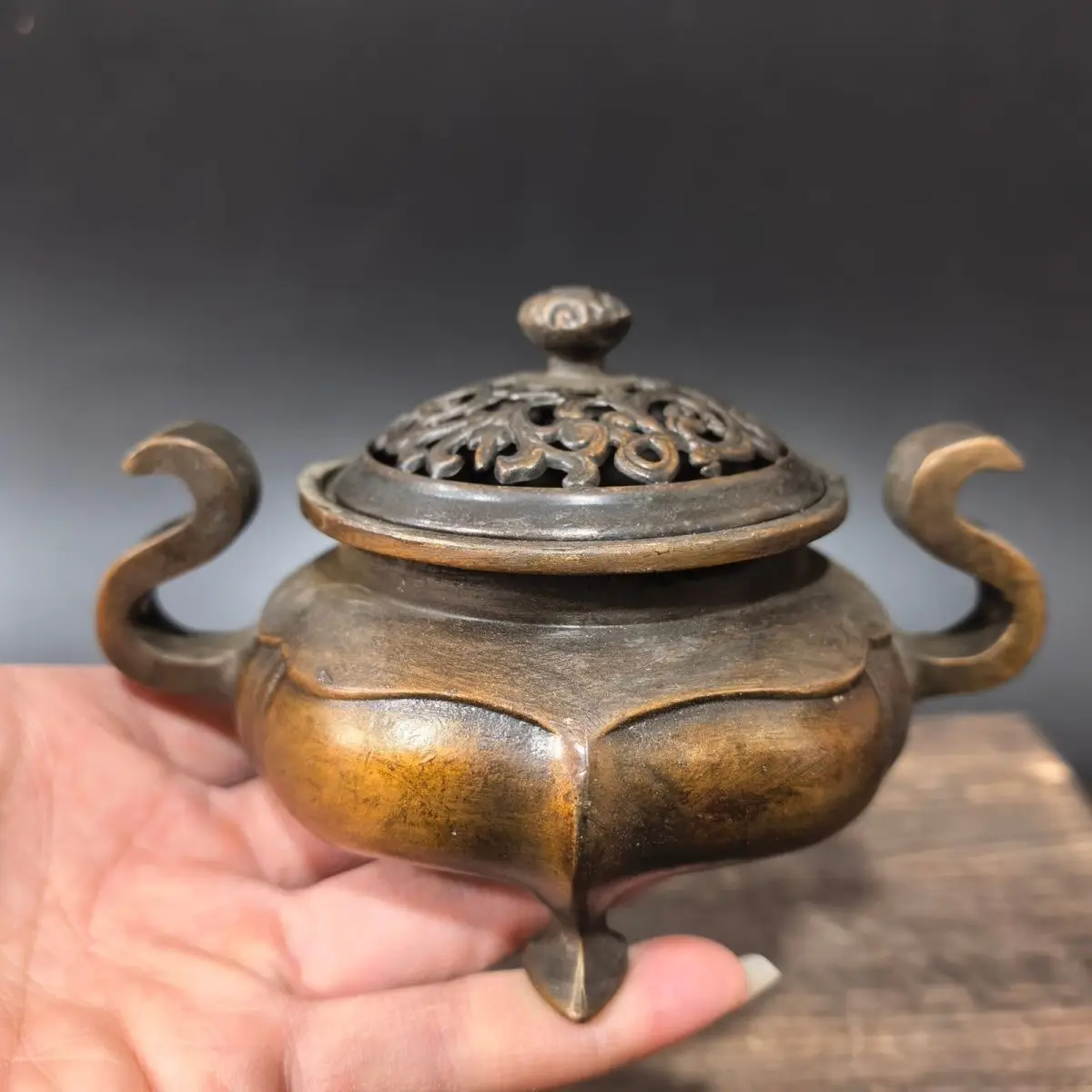 Begonia three legs Incense Burner Statue for Tea Home Decor Ornaments