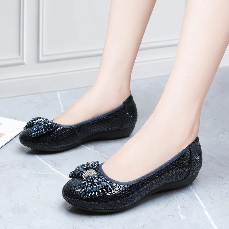 Leather Mother Shoes Spring and Autumn Soft Sole Low Heel Shallow Mouth Single Shoe Bow Flat Large Size Step-in Leisure Shoes