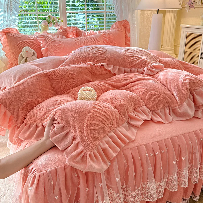 

Роскошный утолщенный комплект из четырех предметов: юбка для кровати из молочного бархата, флисовый чехол в стиле принцессы из кораллового бархата, двусторонний, теплый, зимний