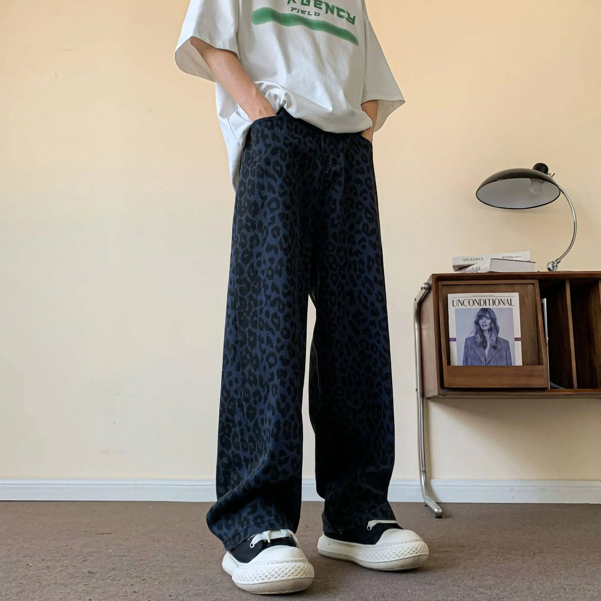 Рисунок 3 - Ретро нишевые джинсы с леопардовым принтом для мужчин