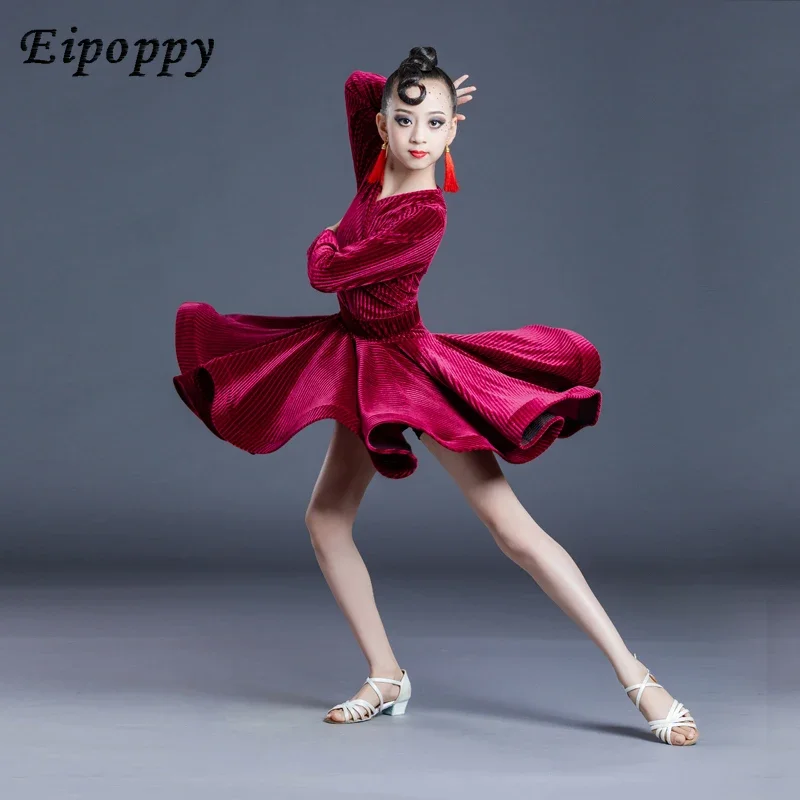 子供のラタンダンス競技服、指定された運動服