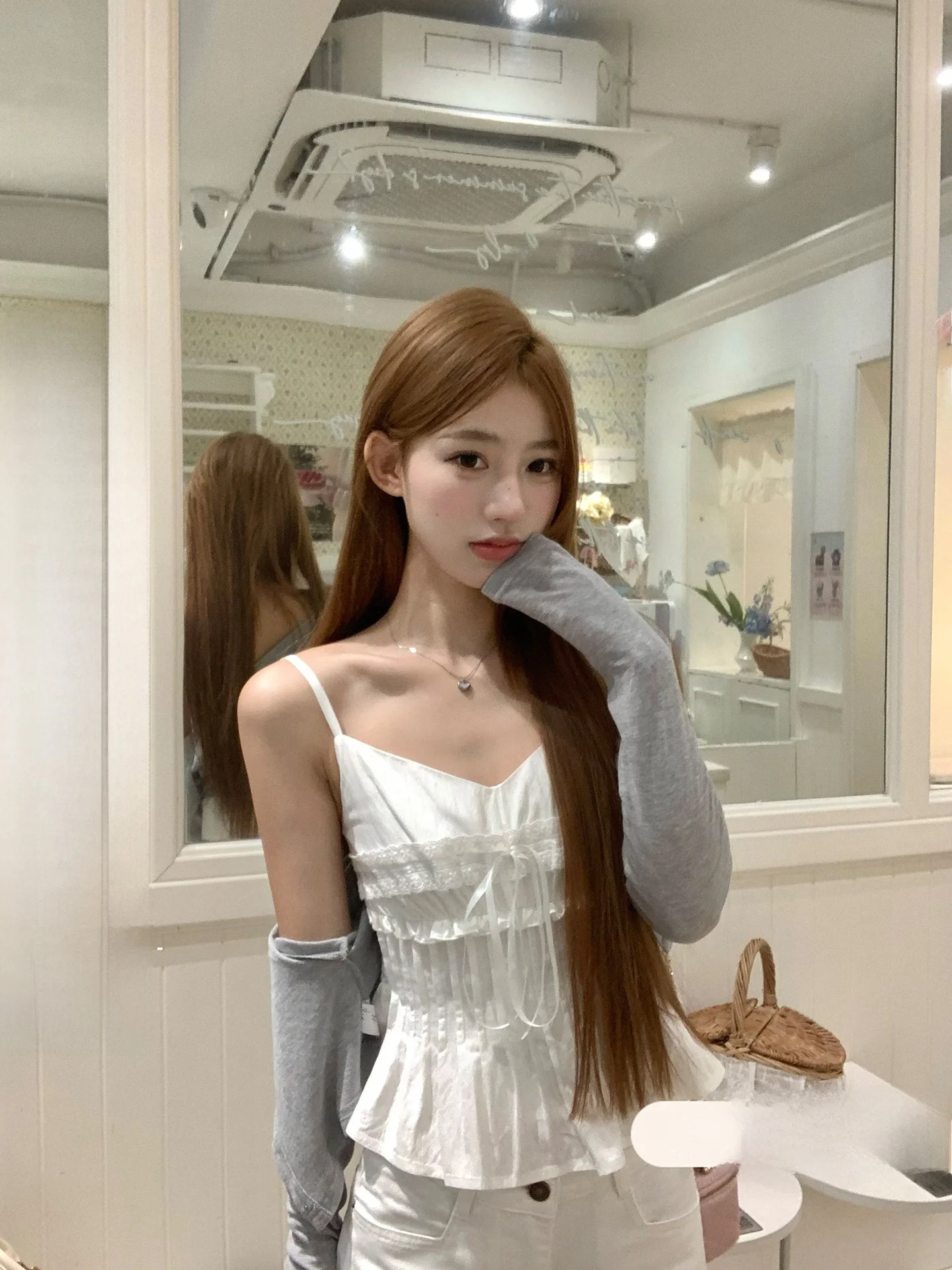 

White Lace Trim Halter Vest Women Summer Outdoor Wear Korean Design Sense Pleated Waist Inward Sleeveless Top