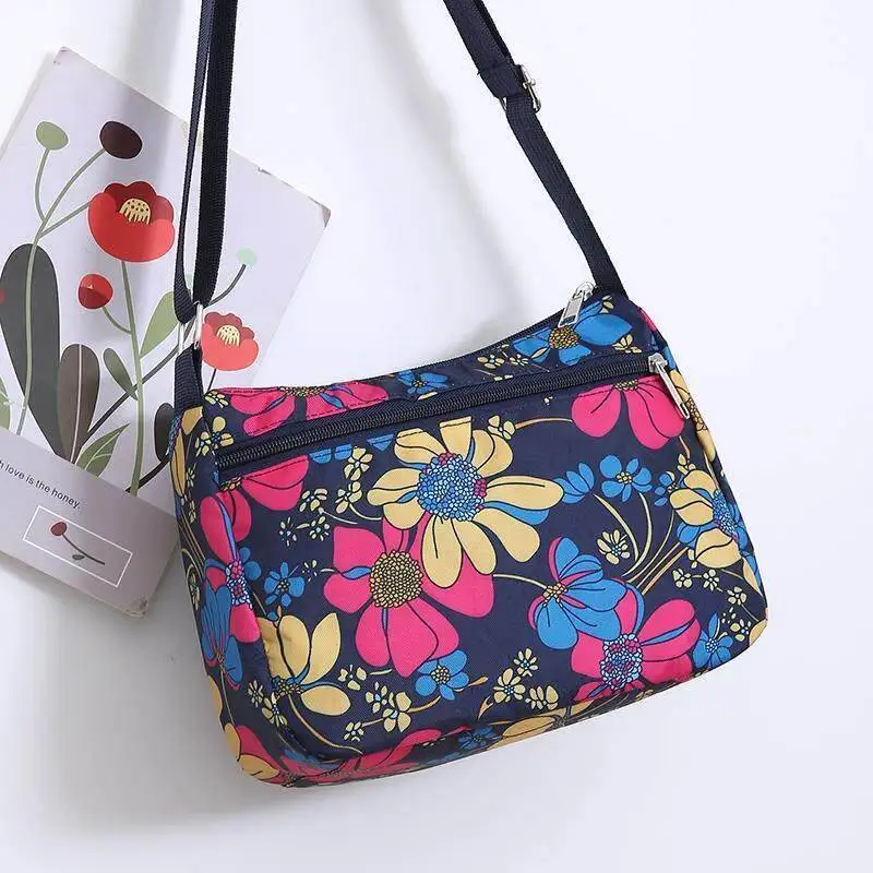 Korean Style Canvas Shoulder Bag Casual Oxford Cloth Mobile Phone Bag Lightweight Large Capacity Crossbody Bag for Women view 2