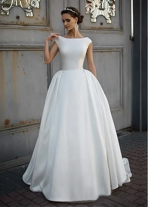 New elegant white satin A-line Romantic Wedding dress Jewelry collar hat sleeve Halter Princess New bridal ball dress Bohemian