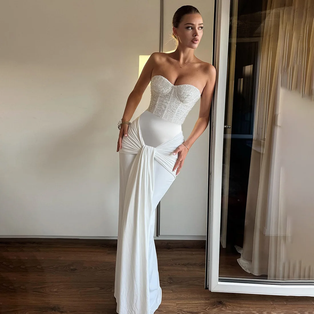 Sukienki bodycon letnie sukienki jednoczęściowe damskie na wakacje w kurortach relaks czas wolny zabawa i rozkosz koncentracja palma drzewo opalanie się gotowe do opalania się