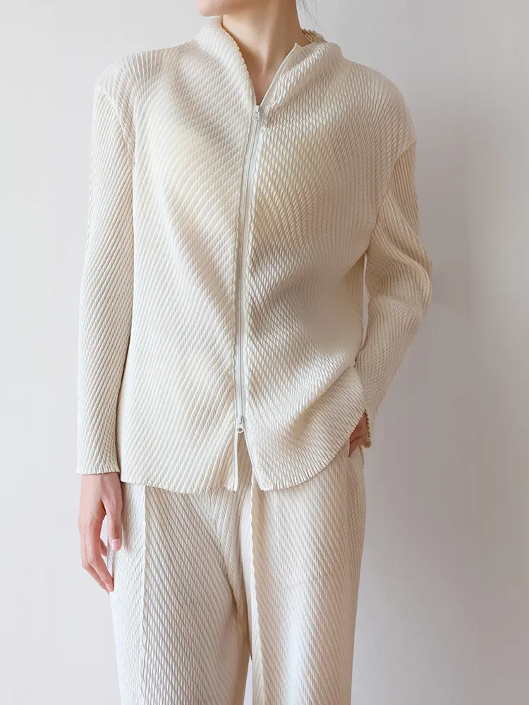 Fold Miyake Pleated Zip Jacket Women Cream Mock Neck Diagonal Pleats 2026 Spring Autumn Sleek Fashion Hero Daily Look Feminine