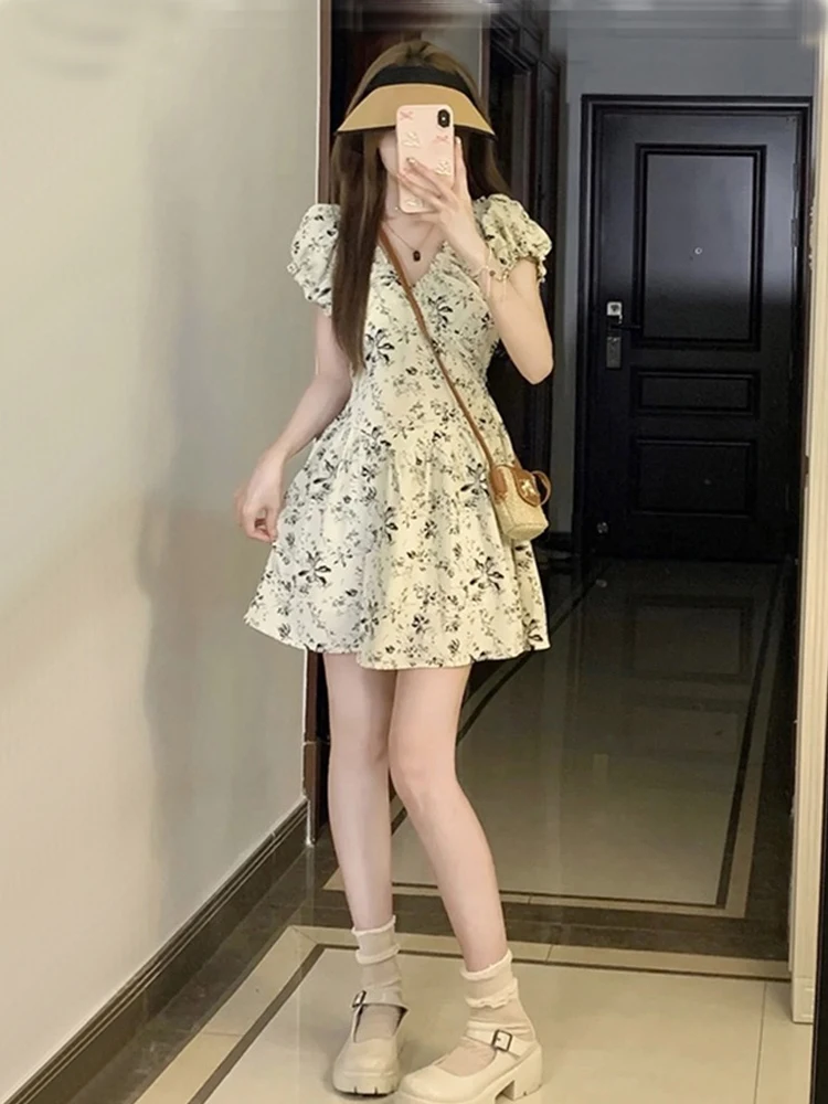 Small A-line Short Skirt Sexy Wooden Ear Edge V-neck Bubble Sleeves Wrap Waist to Show Slim Fragmented Flower Dress