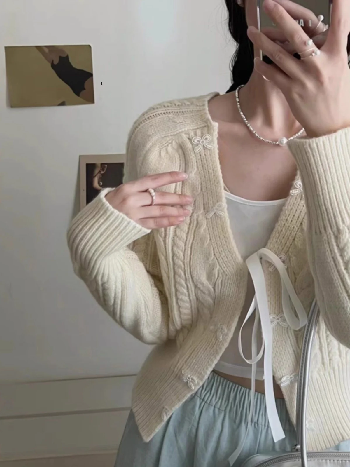 سترة محبوكة رمادية على الطراز الكوري للنساء، أزياء الربيع المبكر، بلوزة محبوكة ملتوية بأكمام طويلة وياقة على شكل V وطول قصير ...