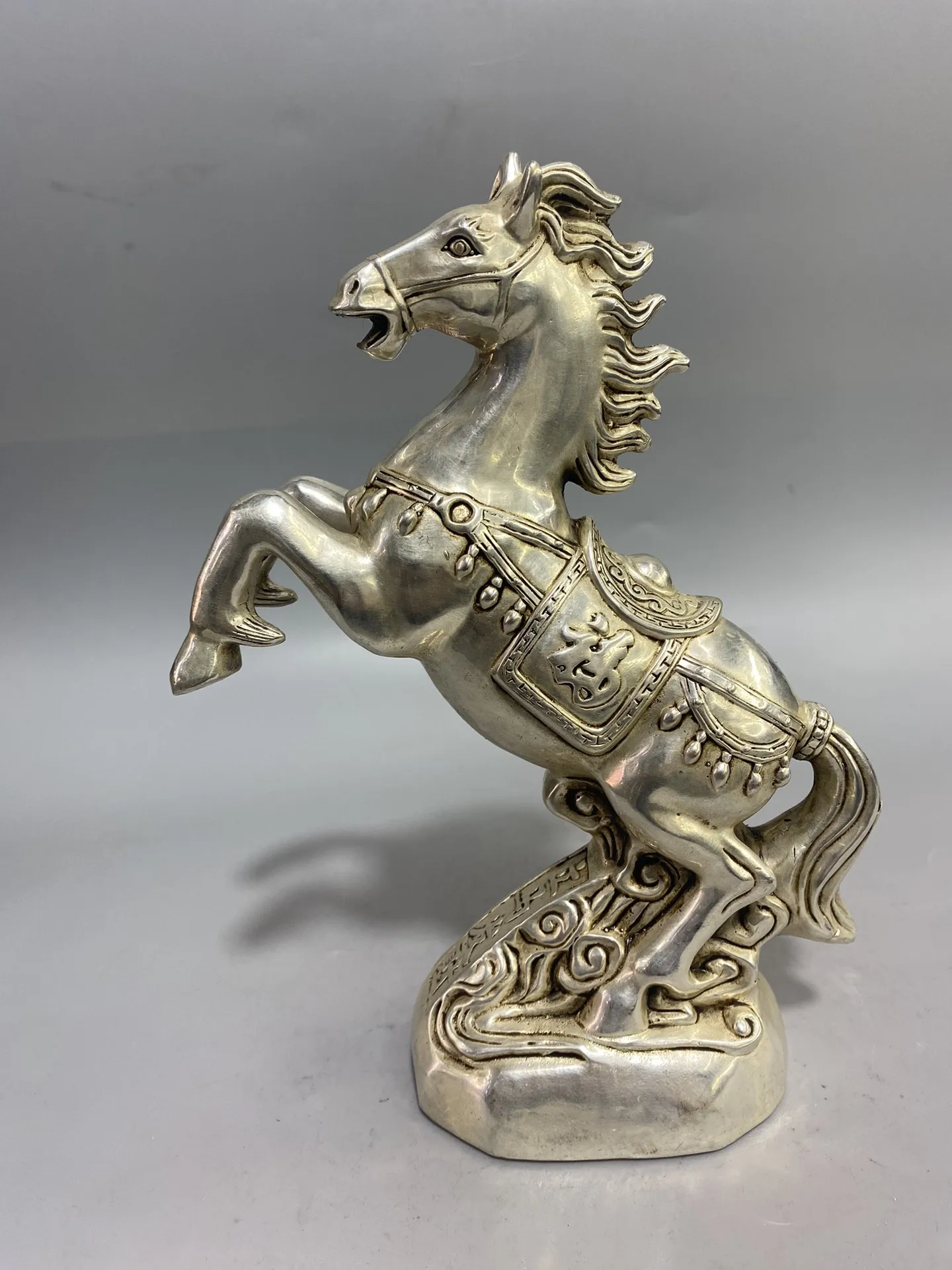 colleziona-statua-cinese-intagliata-in-argento-feng-shui-statua-di-cavallo-della-forte-ricchezza