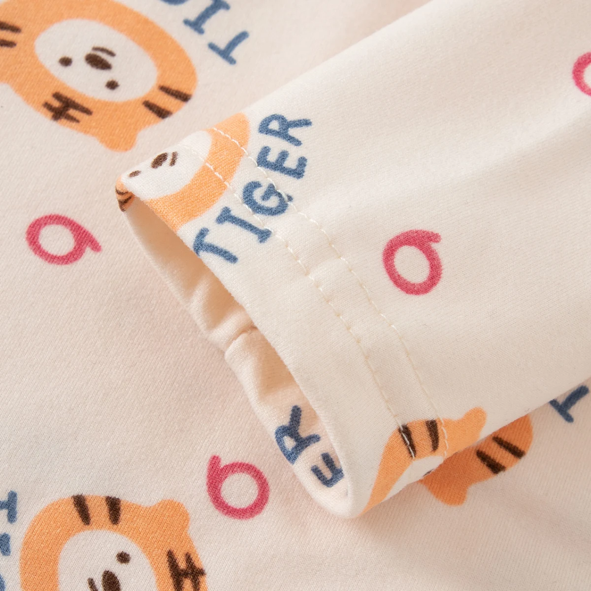 2-teiliges Kinder-Set für Herbst/Winter, bestehend aus bequemer, langärmliger Thermounterwäsche, ideal als Freizeitkleidung und als süßes, mit Cartoon-Motiven versehenes Schlafanzug-Set für Jungen und Mädchen. – Detail 16