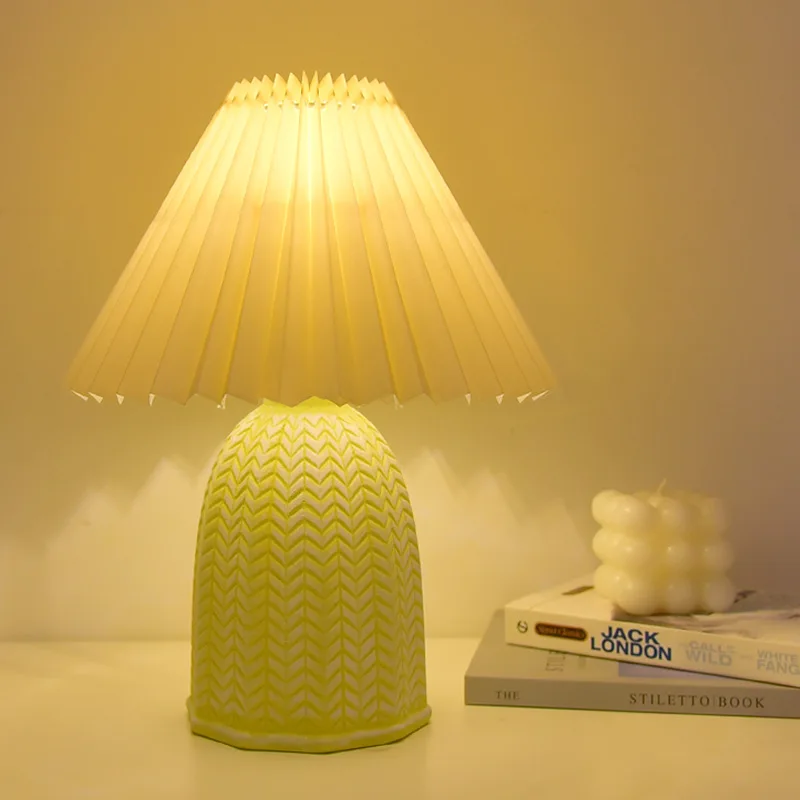Creative Green Ceramic Base Floor Lamp Retro White Pleated Fabric Lampshade Bedroom Study Bedside Reading Atmoshere Night Lights