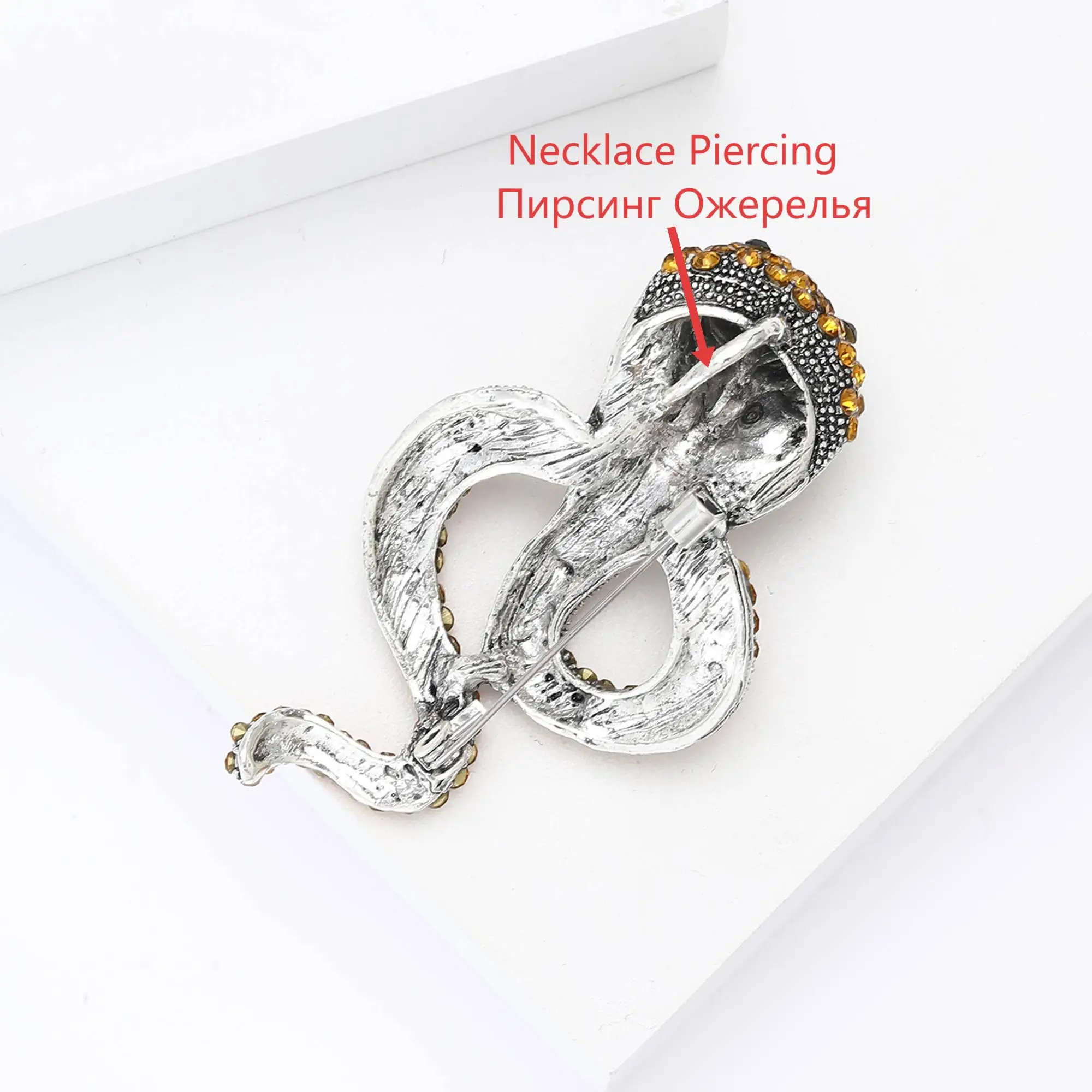 Beaut&Berry Shining Crystal Snake Brooches for Women Unisex Animal Pins Casual Party Accessories New Gifts Friends Decoration