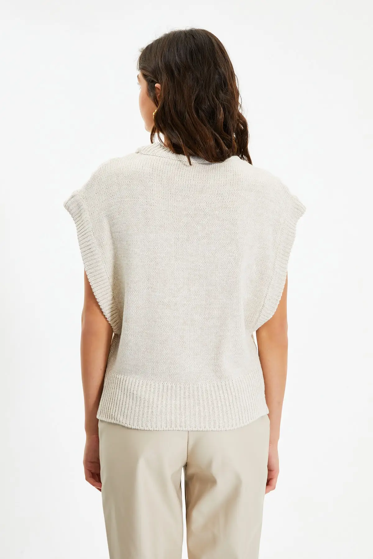 Pull tricoté en pierre, tricot détaillé. Pull 100% coton. Vêtements à design spécial pour femmes. Tissu de haute qualité.