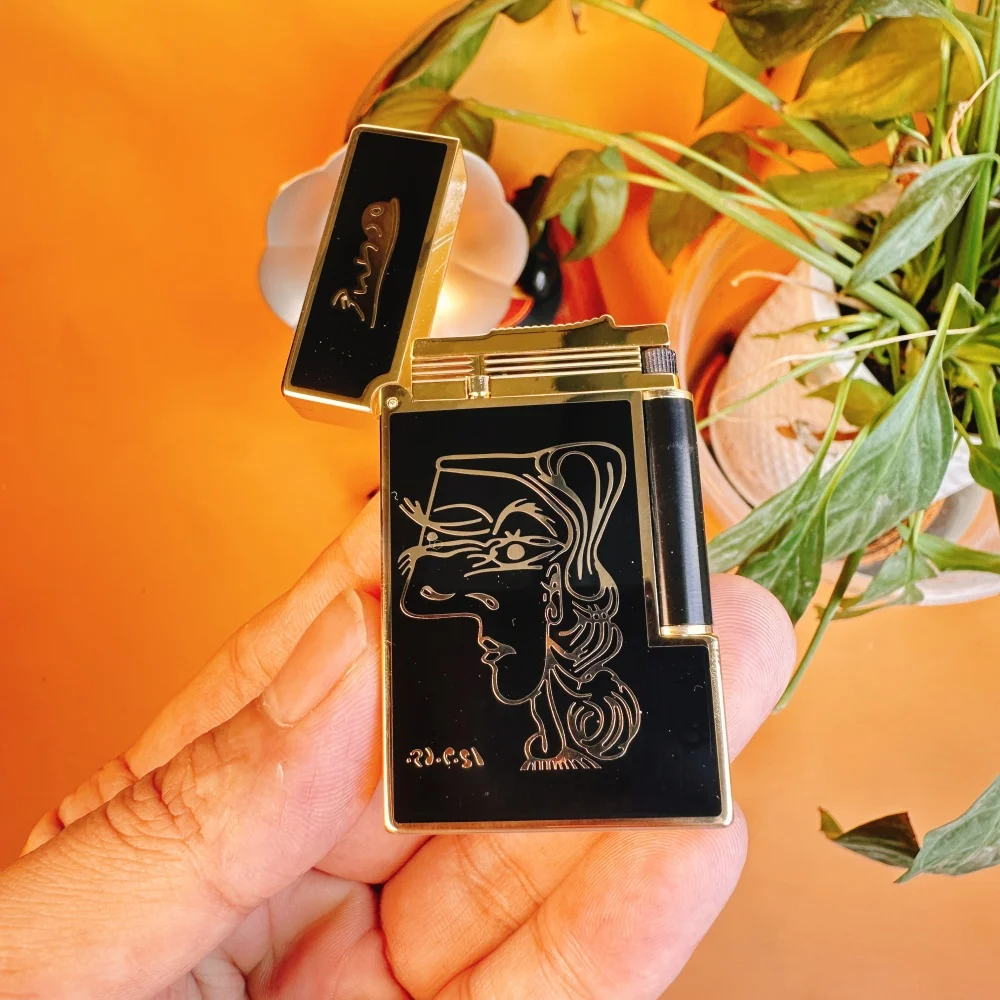 

Custom-made lighters from a major manufacturer, with a loud sound, a perfect gift for men, and a set of custom accessories.