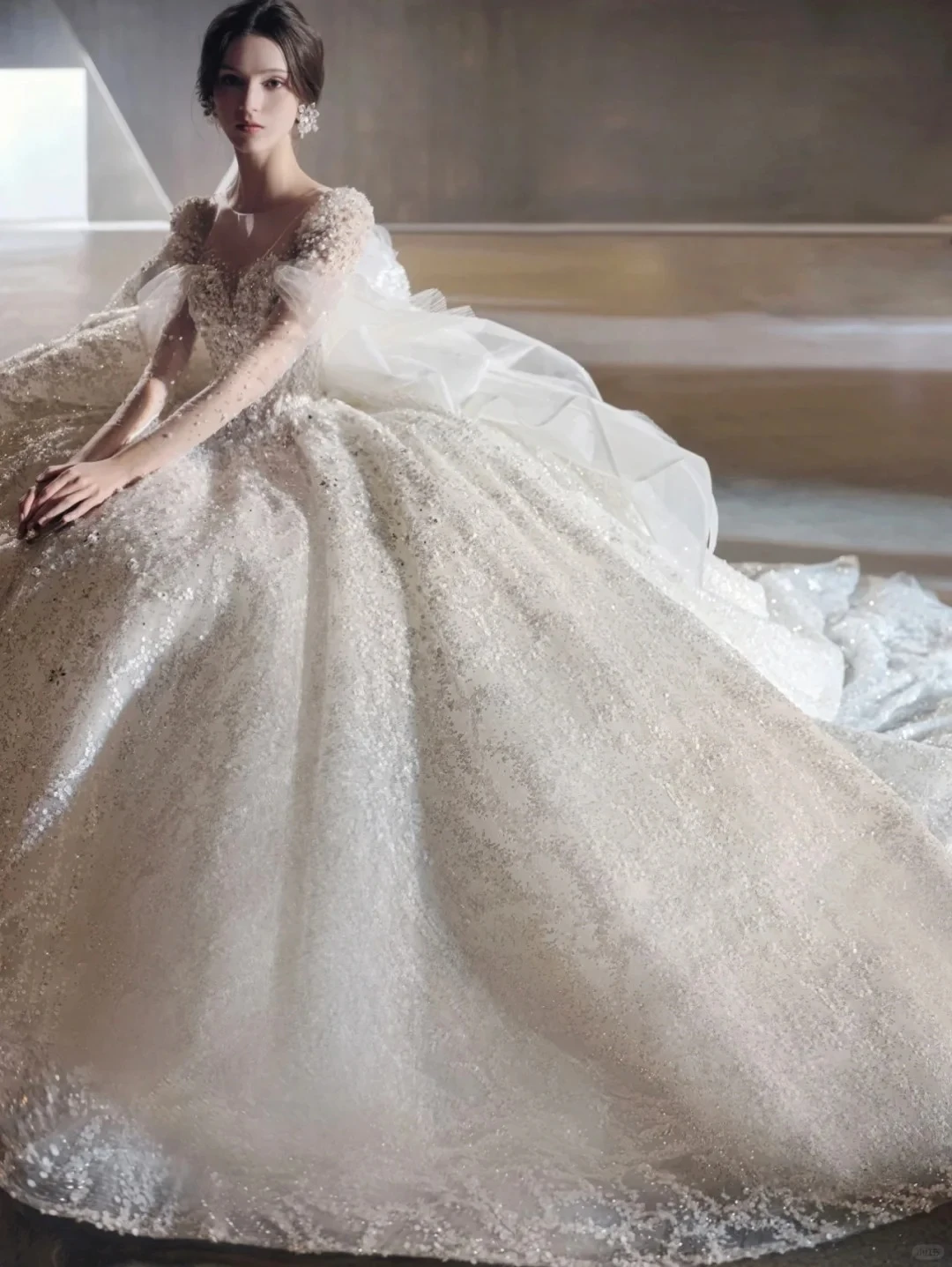 Abiti da sposa di lusso 2024 per le donne colletto quadrato abiti da sposa personalizzati senza maniche paillettes perline Dubai arabo Vestido de Novia