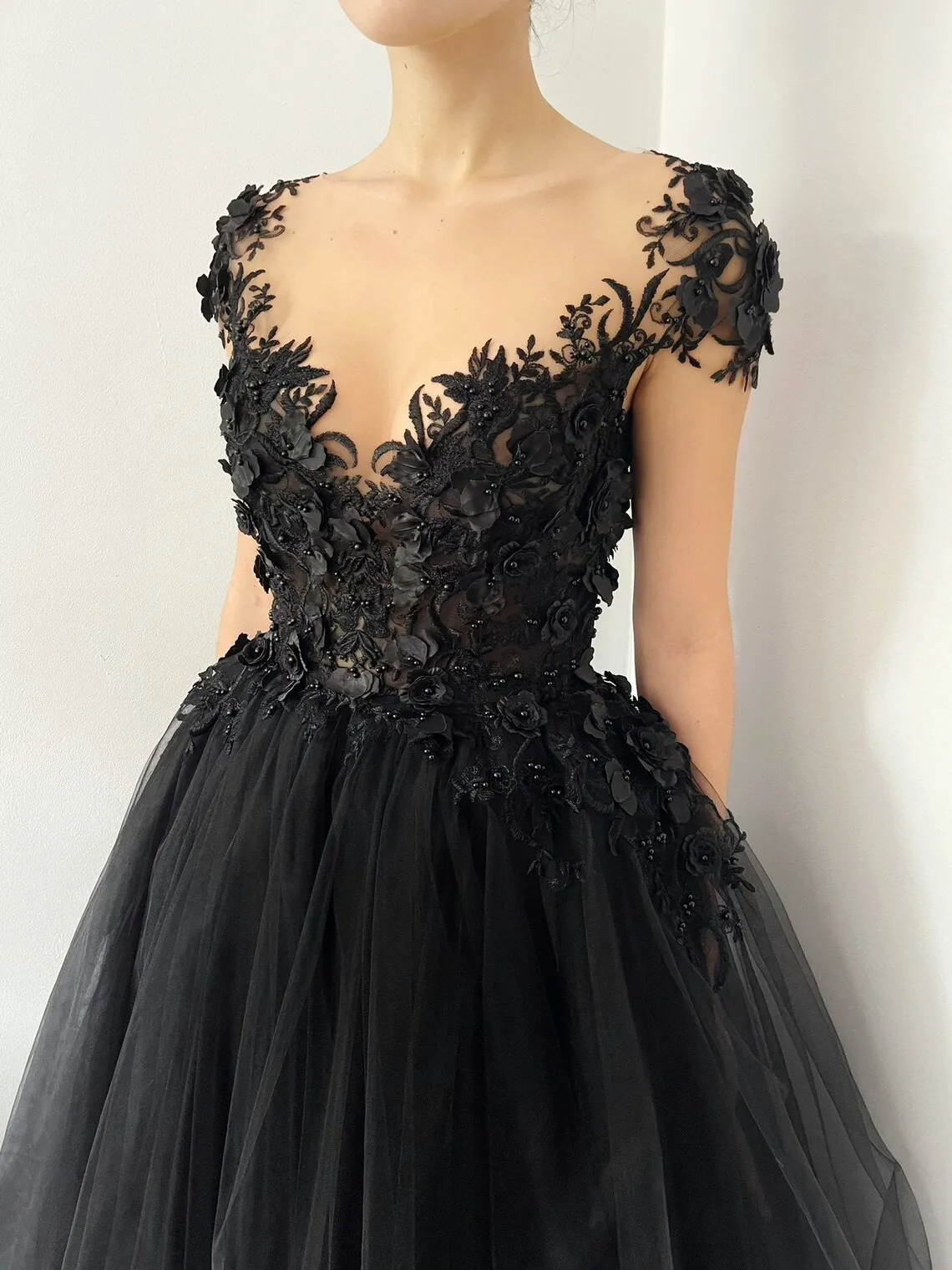 Beaded Evening Dress Black Sheer Neck Ball Gown Tulle Lace Applique Floral Formal Party Prom Gowns Women Long Floor Length