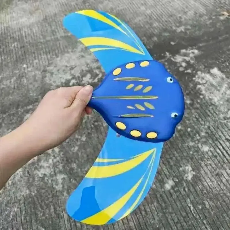 1 pz spruzzi d'acqua gioca con modello di acqua giocattoli di pesce piscina da spiaggia per bambini idrodinamica raggi Manta premere giocattolo in avanti