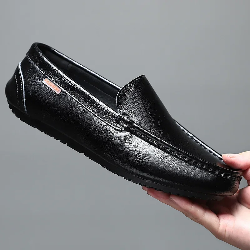 Mocassins de couro de vaca macio masculino, mocassins respiráveis, deslizar, preto, sapatos casuais para dirigir, tênis masculino, plus size