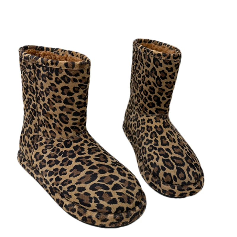 ليوبارد سنو النساء حذاء من الجلد الفراء الشقق أحذية خفيفة أنيقة 2025 شتاء جديد الراحة فستان امرأة الأحذية الدافئة الرياضة Mujer بوتاس