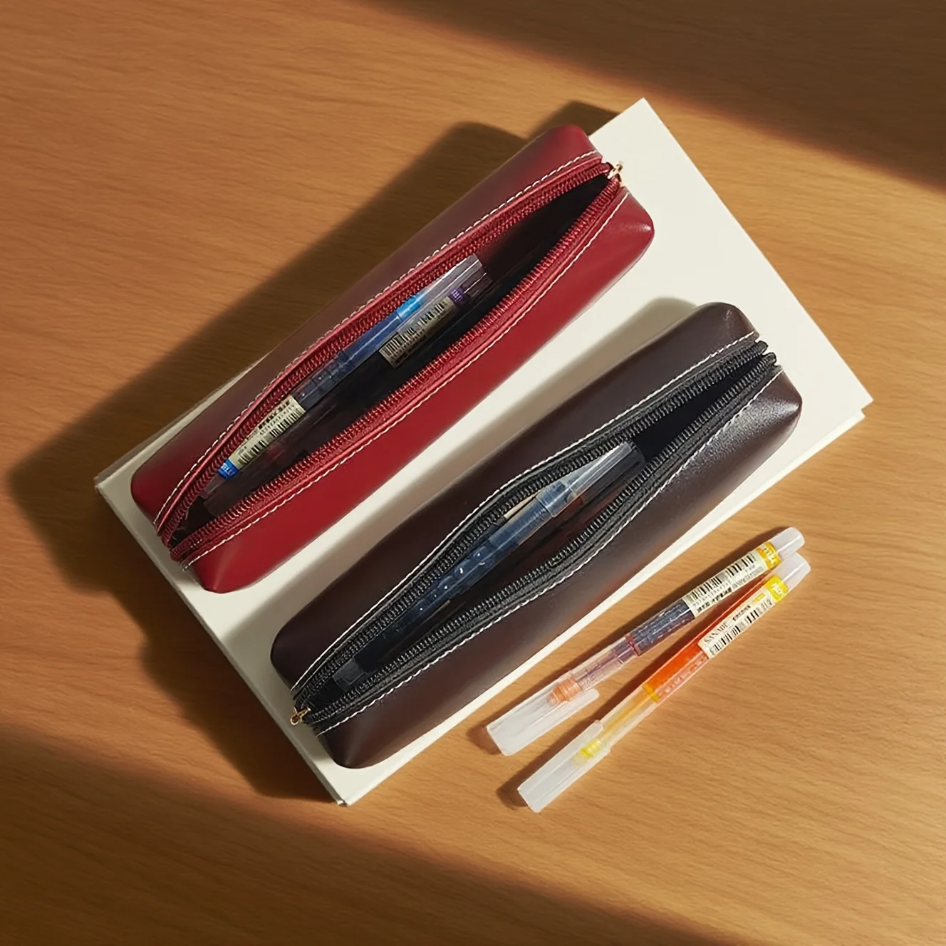Minimalist Style Faux Leather Pencil Case with Zipper Closure and Decorative Stitching Design, Fashionable and Durable, Universal Stationery Storage Bag for Students and Office Use, Suitable for Storing Fountain Pens, Pencils, and Small Items