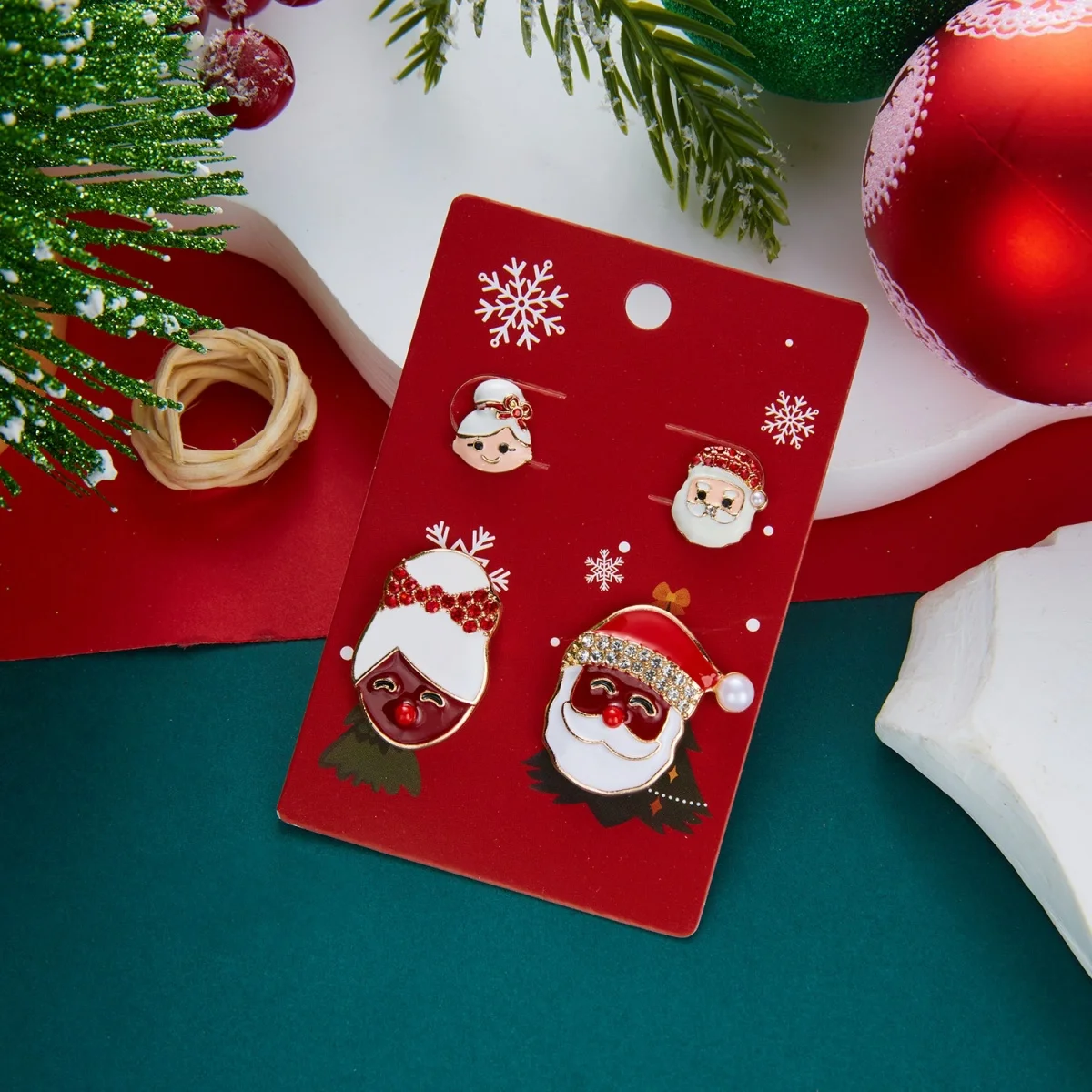 2 Paar/Set Weihnachtsbaum-Schleifen-Hirsch-Ohrstecker für Damen, niedliche Lebkuchenmann-Weihnachtsmann-Schlitten-Krücken-Ohrringe, Schmuck – Detail 25